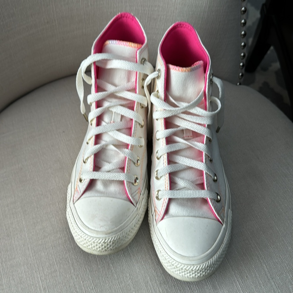 Women’s Converse - Picture 3 of 8
